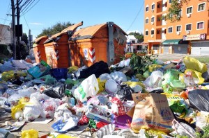 FOTOS: Basura se Incrementan en Santiago Luego de Noche BuenaEl problema de la basura en Santiago se incrementó más luego del asueto de Navidad.Los barrios mas afectados por el gran cúmulo de basura pertenecen a la Zona Sur de esta ciudad, entre los que figuran, Pekín, Barrio Lindo, Nibaje, La Mina y La Villa Olímpica entre otros. 25 / 12 / 2013. HOY, Nelson Alvarez